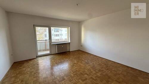 Wohnzimmer (1) - Geräumige 4-Zimmer-Wohnung in Burgkirchen sucht neuen Eigentümer!
