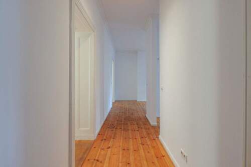 Flur, Blick von Wohnungstür - 