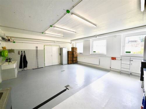 Raum 3 mit Durchgang - 3 Zimmer Gewerbeobjekt (Büro, Produktion, Verkauf) zur Miete in Cadolzburg