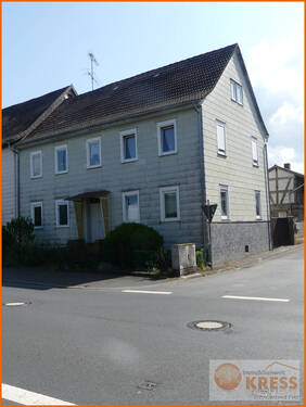 Bild 1 - Doppelhaushälfte am Rande der Steinauer Innenstadt mit div. Nebengebäuden, Hoffläche, kleinem Garten