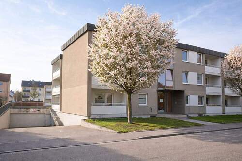 Außenansicht_bearbeitet - Heute vermietet - schon bald Ihr neues Zuhause: 2-Zimmer-Wohnung inkl. TG-Stellplatz