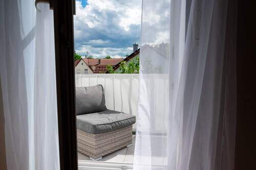 DG-Balkon - Modernisierte Doppelhaushälfte in Neukeferloh