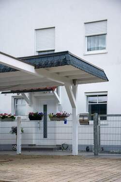 Carport & Stellplatz - 