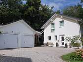 Ansicht. - Grün - Ruhig - Energieeinsparend -- EINFAMILIENHAUS mit 2 GARAGEN