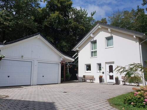 Ansicht. - Grün - Ruhig - Energieeinsparend -- EINFAMILIENHAUS mit 2 GARAGEN