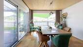 Essbereich mit Zugang zur Dachterrasse - 