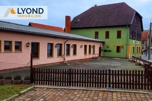 Parkplatz - 4 Zimmer Mehrfamilienhaus, Wohnhaus zum Kaufen in Wutha-Farnroda