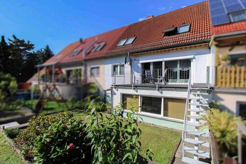 Außenansicht - Raumwunder: Großes Reihenmittelhaus mit vielseitigem Nutzungspotenzial in Bernau zu verkaufen