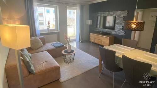 Wohnzimmer m. Balkon - 4 Zimmer Etagenwohnung zum Kaufen in München