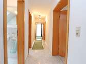 Flur - Etagenwohnung mit 131,30 m&sup2; in Bimöhlen zur Miete