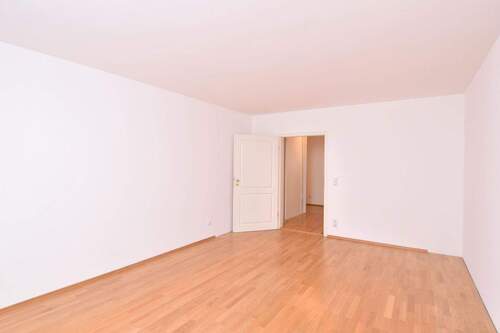 Wohnzimmer - 3 Zimmer Etagenwohnung in München