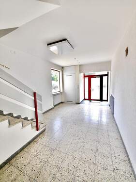 EG Eingangsbereich:Treppenhaus - Halle zur Miete in Cadolzburg