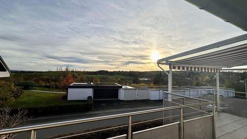 Aussicht vom Balkon ins Grüne - 