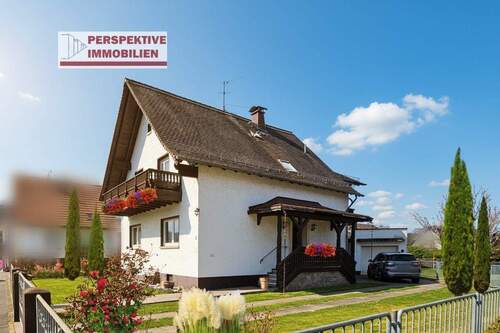 KI Homestaging - Geräumiges Ein- bis Zweifamilienhaus in zentraler Lage von Höchst i. Odw.