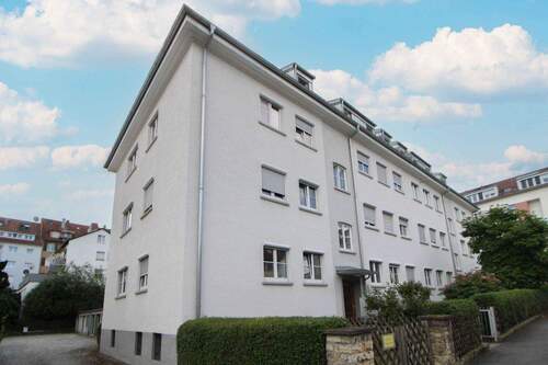 Seitenansicht - Dachgeschosswohnung mit Potenzial und Carport in Citylage