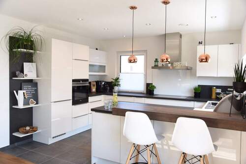 Deine offene Küche - 5 Zimmer Mehrfamilienhaus, Wohnhaus in Frankenberg