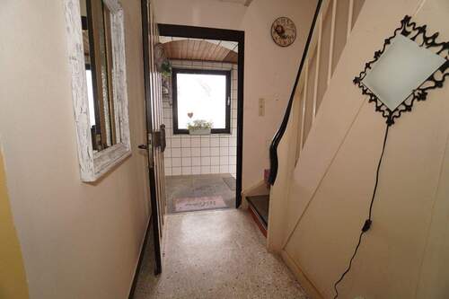 Flur EG - 5 Zimmer Mehrfamilienhaus, Wohnhaus in Gütersloh / Hollen