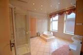 Wohnung - Badezimmer - 