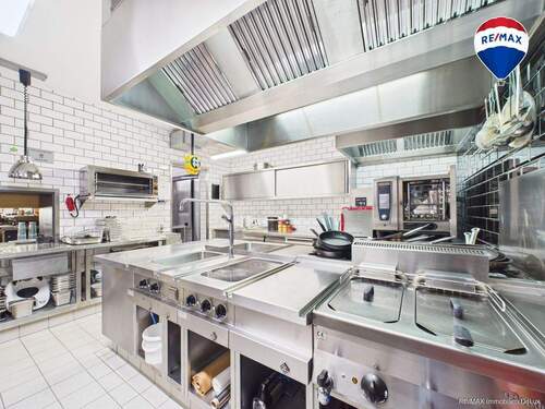 REMAX Immobilien DeLux Hotel Küche Wallerfangen Mark Borowicz - 