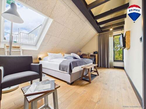 REMAX Immobilien DeLux Hotel Zimmer Wallerfangen Mark Borowicz - 