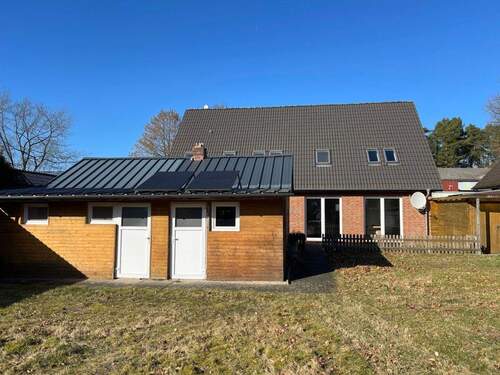 Grundstücksansicht mit Nebengebäude - 