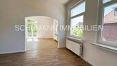 Essbereich mit Blick zum Wohnzimmer - 