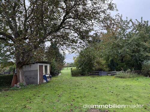 Grundstück mit viel Grün in der Stadt - 