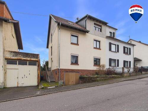 RE/MAX Immobilien DeLux Haus in Mettlach zu verkaufen - Charmantes Einfamilienhaus in ruhiger Wohnlage