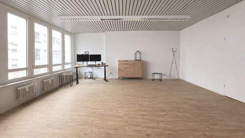Große Teilfläche mit großer Werbefläche in die Kaiserpassage - 2 helle Büro oder Praxis Teilflächen in der Kaiserpassage in Reutlingen zu vermieten