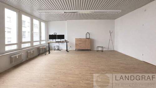 Große Teilfläche mit großer Werbefläche in die Kaiserpassage - Büro in Reutlingen