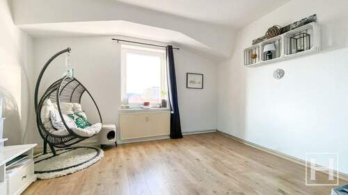 Lichtdurchflutetes Wohnzimmer - 3 Zimmer Etagenwohnung zum Kaufen in Bad Segeberg