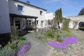 Terrasse,Garage Zugang Garten - 7 Zimmer Einfamilienhaus in Kabelsketal