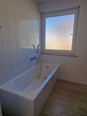 Bad mit Badewanne... - 