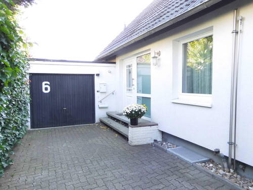 Ansicht Einfahrt - Einfamilienhaus mit 220,00 m² in Stockelsdorf zum Kaufen