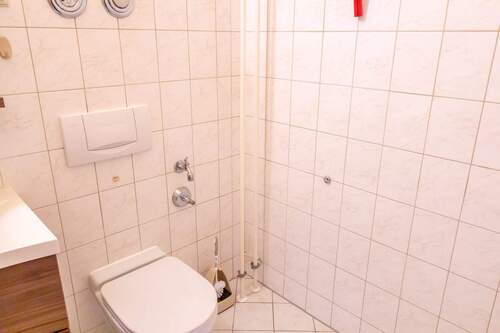 Duschbad mit WC und Waschmaschinenstellplatz - Etagenwohnung mit 71,00 m² in Potsdam zum Kaufen