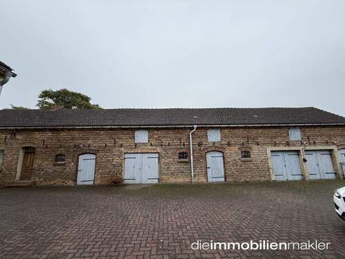 großes Nebengebäude - 