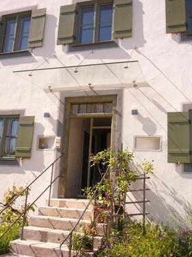 Hauseingang - Ehemaliger Pfarrhof mit Wohnhaus, Stadel und großem Garten