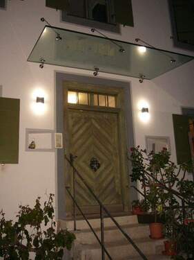 Hauseingang bel. - 7 Zimmer Einfamilienhaus in Rennertshofen-Hütting