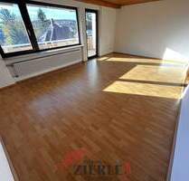 Doppelhaushälfte in gefragter Lage mit fantastischer Aussicht, mit Terrasse, Balkon und Garage! - Uhingen