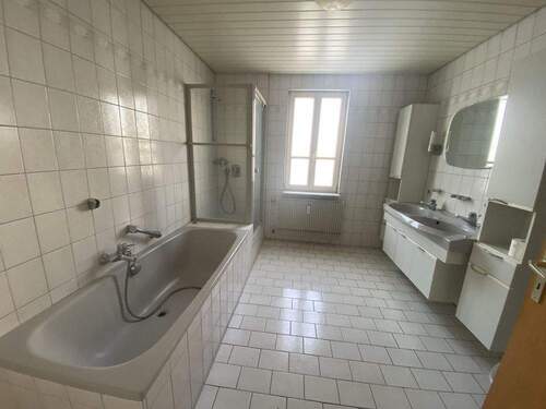 Badezimmer Erdgeschoss_linke DHH - 