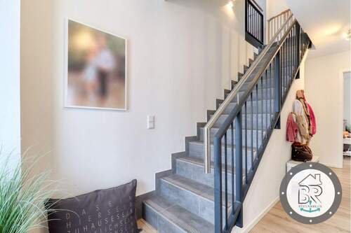 Treppe ins Dachgeschoss – offen und wertig gestaltet - 