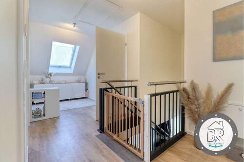 Heller Wohnflur im Dachgeschoss – Raum zum Durchatmen - 