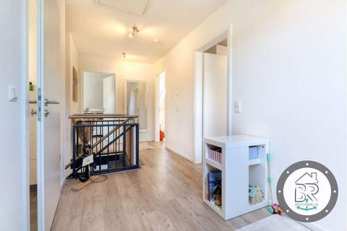 Wohlfühlflur im Dachgeschoss – lichtdurchflutet und ruhig - 