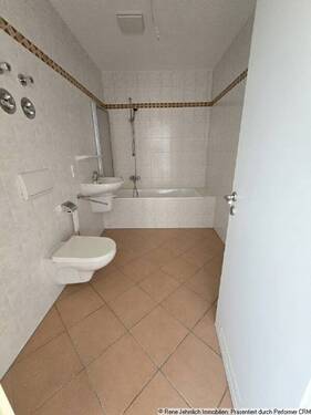 Bad mit Wanne - 