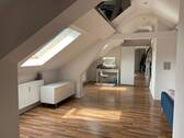 Schlafzimmer mit Ankleide und Klimaanlage - Etagenwohnung mit 164,00 m&sup2; in Fürth zur Miete