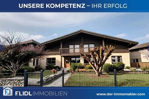 Bild 1 - großzügiges EFH mit Garten und Garage