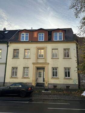 Ansicht von der Straße aus - Mehrfamilienhaus als Handwerkerobjekt