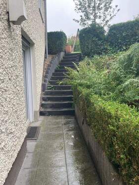 Seitentreppe zu unterer Etage - 