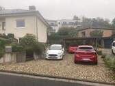 Große Einfahrt mit Carport - 