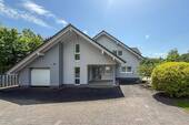 Eingang - 8 Zimmer Einfamilienhaus in Rösrath